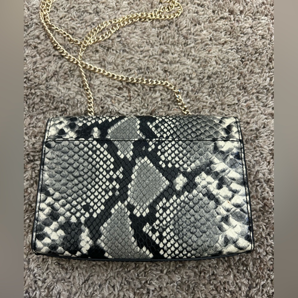 Elegant Black and White Snake Print Chain Bag - Picture 2 of 2